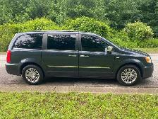 2014 Chrysler Town and Country, - Photo 3