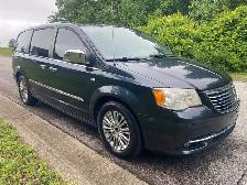 2014 Chrysler Town and Country, - Photo 4