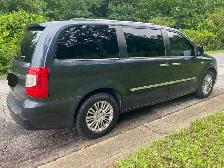 2014 Chrysler Town and Country, - Photo 5