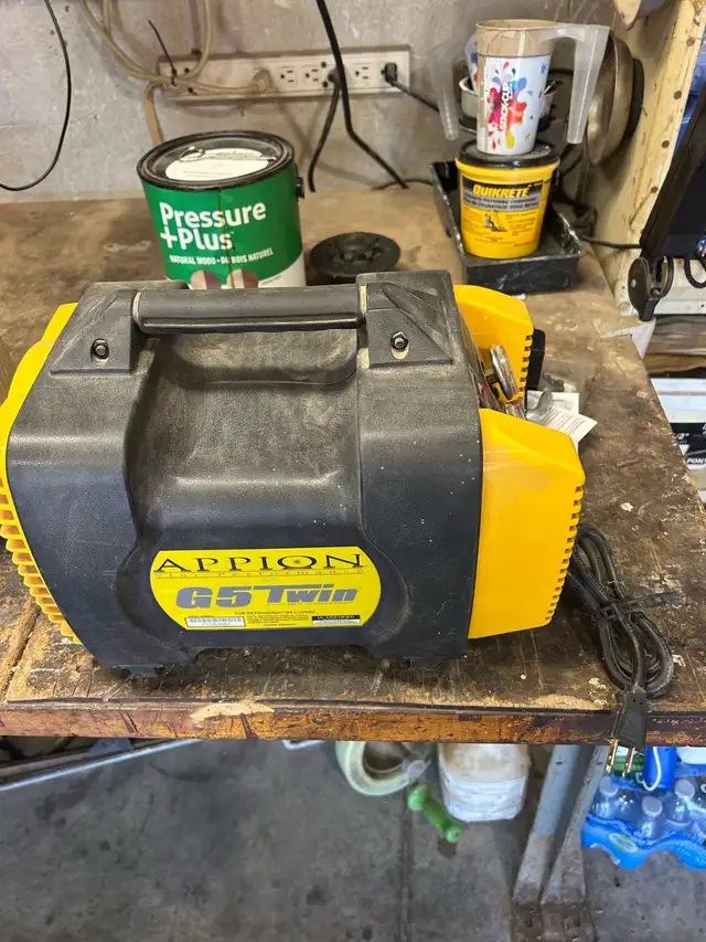 Refrigerant recovery unit