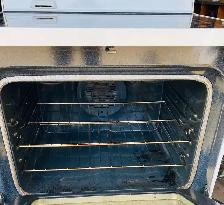 Whirlpool God Self-Clean Range, five element model. - Photo 2