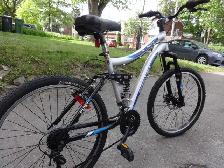 VÉLO À DOUBLE SUSPENSION, SUPERCYCLE MODEL RADEX 24. PROPRE. - Photo 6