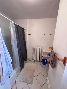 Room in furnished 3 bedroom student house for rent - Photo 3