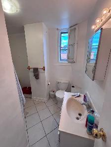 Room in furnished 3 bedroom student house for rent - Photo 4