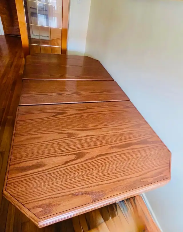 Vintage Oak Table with chairs for sale! Table Vintage en bois
