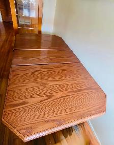 Vintage Oak Table with chairs for sale! Table Vintage en bois