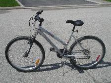 NICE SHAPE FEMALE'S 26' RALEIGH SUMMIT 18 SPD WITH SUSPENSION! - Photo 4