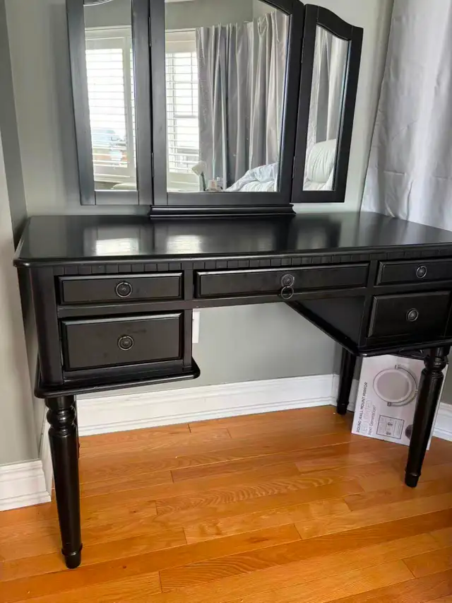 Dressing table with mirror