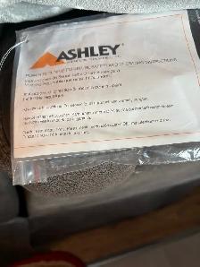 Ashley love-seat - Photo 3