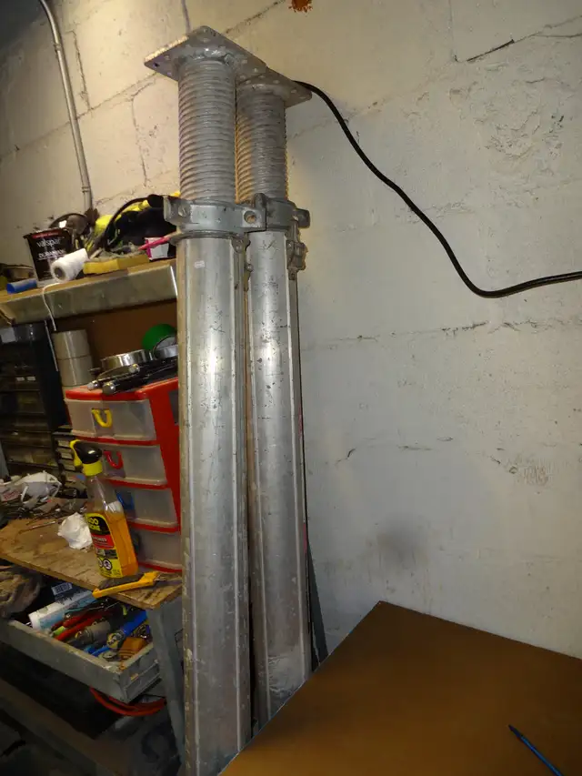2 heavy duty aluminum jacks like new