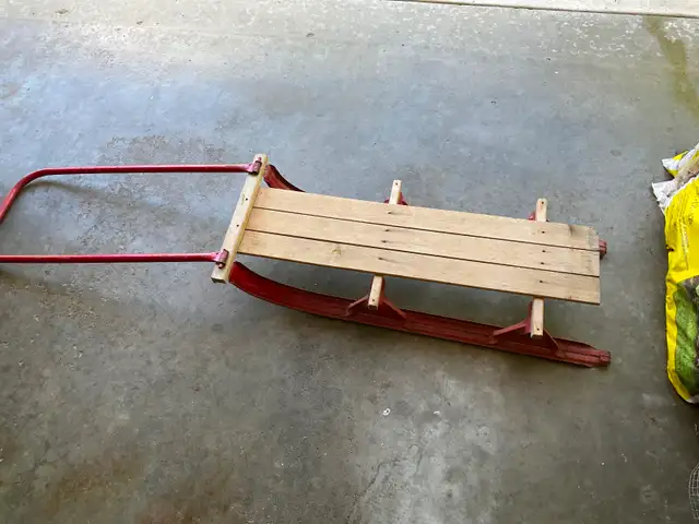 Child or decorative sleigh