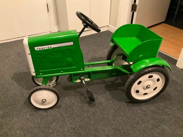 Child ride on tractor like new