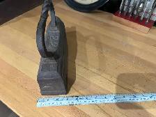 Antique heavy solid cast Iron #22 iron, weighs 22 lbs. - Photo 3