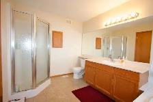 Gorgeous 2 stories 5 BR for Executives & Professionals close UM - Photo 6