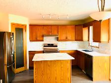 Gorgeous 2 stories 5 BR for Executives & Professionals close UM - Photo 9