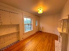 Nice and bright bachelor- Centretown- Available Immediately! - Photo 2