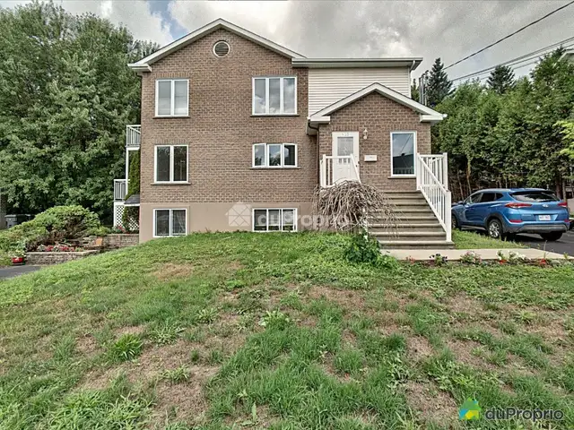 Grand 5 ½ Haut de triplex à Sherbrooke, secteur Jacques-Cartier
