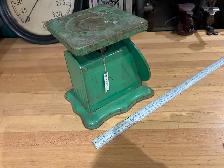 Antique pastel green American Family kitchen scale - Photo 3