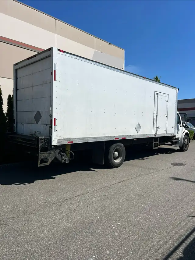 TWO MEN 16 / 26 FEET TRUCK MOVING DELIVERY COMMERCIAL INDUS