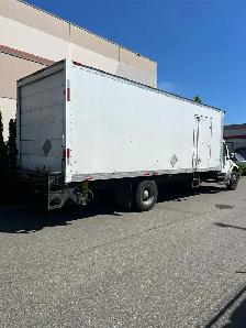TWO MEN 16 / 26 FEET TRUCK MOVING DELIVERY COMMERCIAL INDUS