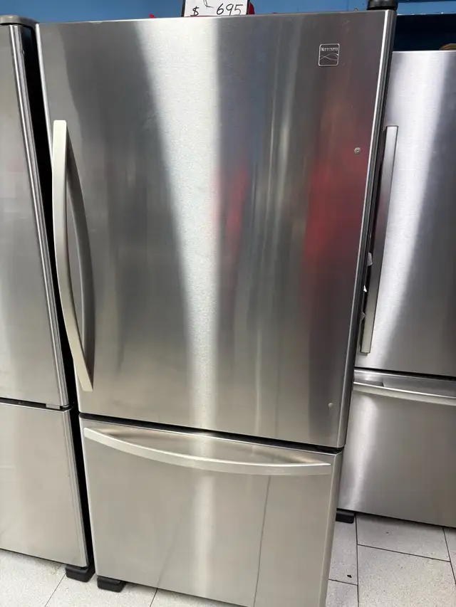 RÉFRIGÉRATEUR WHIRLPOOL À TRÈS BON PRIX TRÈS PROPRE