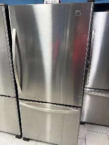 RÉFRIGÉRATEUR WHIRLPOOL À TRÈS BON PRIX TRÈS PROPRE