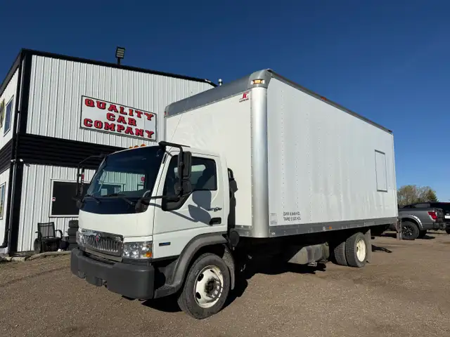 2009 International CF600 21 FOOT BOX - POWER LIFT - ONLY 117712