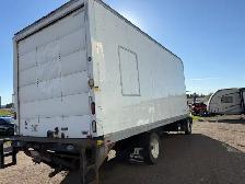 2009 International CF600 21 FOOT BOX - POWER LIFT - ONLY 117712 - Photo 3
