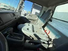 2009 International CF600 21 FOOT BOX - POWER LIFT - ONLY 117712 - Photo 10