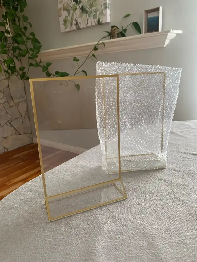 Clear Acrylic 5 x 7 frames/sign holders