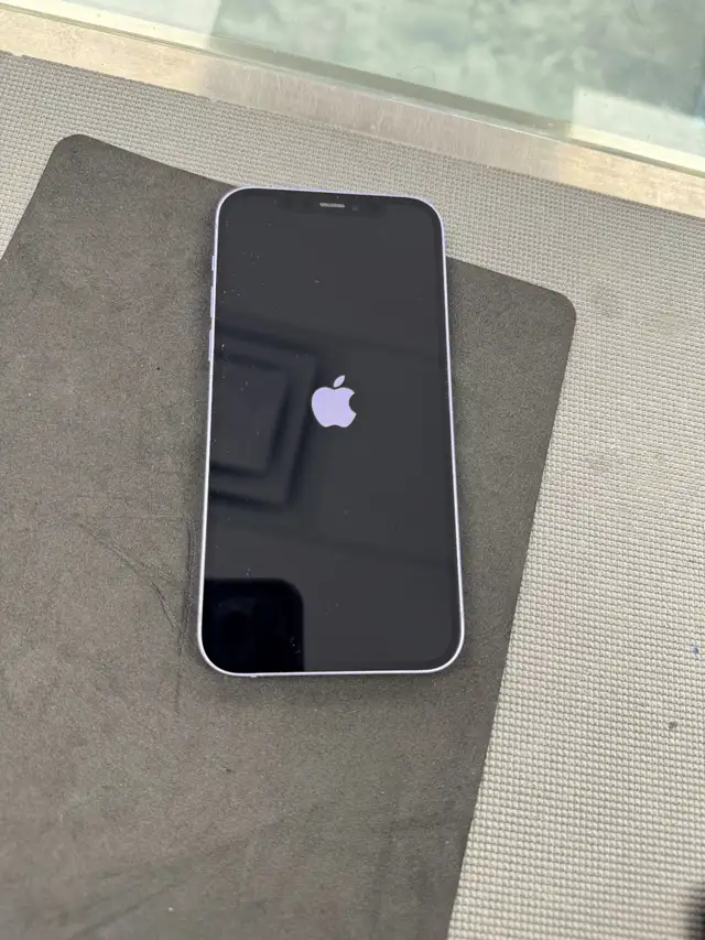 Unlocked Apple iPhone 12 with 1 year warranty !