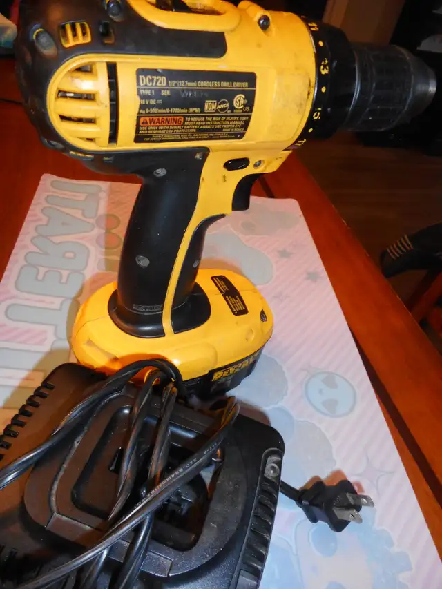 18 volt DeWalt various speed hammer drill with charger, battery
