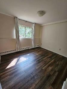 1BR w/ Balcony - Unit 24 - Near Hospital - July 1st - Heat/Wat - Photo 6