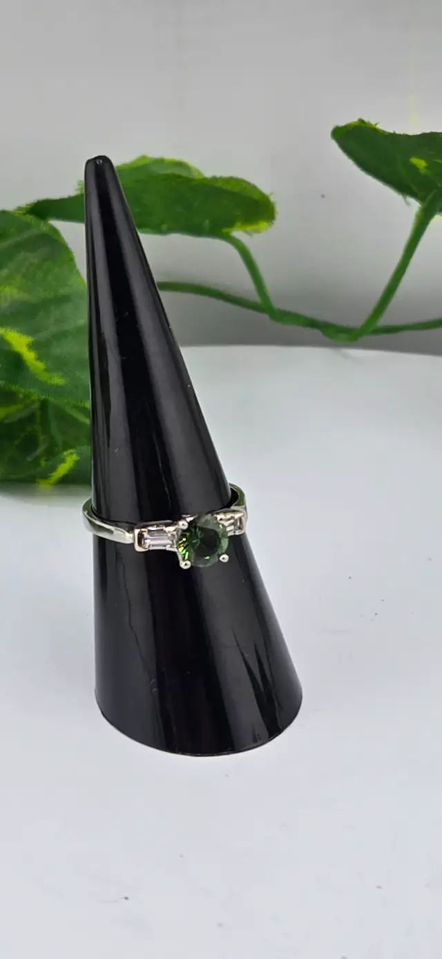 18KT White Gold 3‐Stone Ring–Green Sapphire & Diamonds Size 7