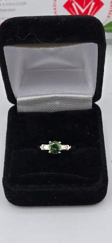 18KT White Gold 3‐Stone Ring–Green Sapphire & Diamonds Size 7 - Photo 3