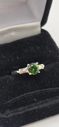 18KT White Gold 3‐Stone Ring–Green Sapphire & Diamonds Size 7 - Photo 4