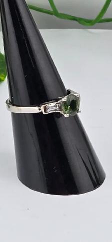 18KT White Gold 3‐Stone Ring–Green Sapphire & Diamonds Size 7 - Photo 5