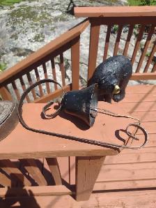 2 sad irons one handle and metal bell - Photo 2