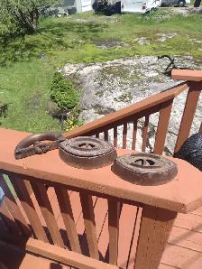 2 sad irons one handle and metal bell - Photo 4