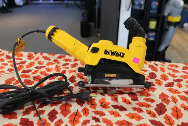 DEWALT DWE46125 Dust Shroud   DWE43131 4.5–5' Grinder (#43574-2)