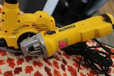 DEWALT DWE46125 Dust Shroud   DWE43131 4.5–5' Grinder (#43574-2) - Photo 8