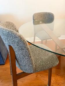 Round Glass (55 inches) and Wooden Dining Table - Photo 2