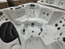 6 MAN  HOT TUB SELF CLEANING - Photo 8