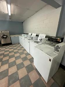 Laundry mat - Equipment Washer & Dryer Machines - Photo 3