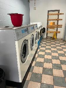 Laundry mat - Equipment Washer & Dryer Machines - Photo 5
