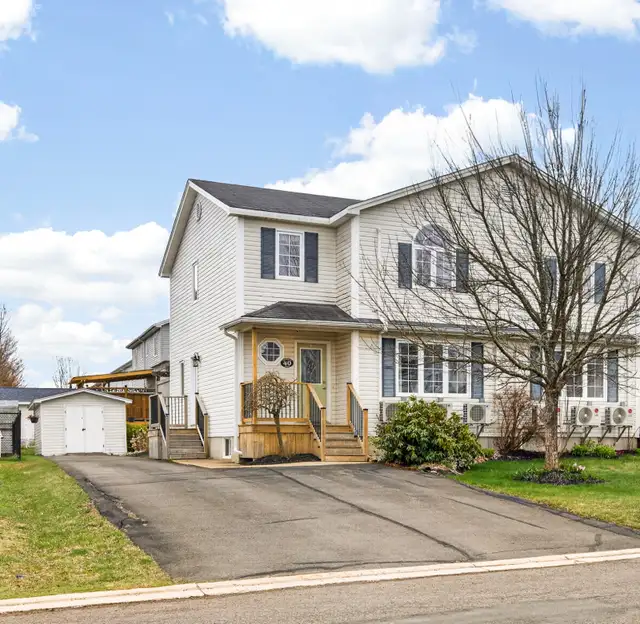 Moncton North - 40 Stoneham JUST REDUCED !!