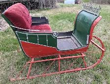 A Vintage Horse Drawn Santa Sleigh.  Complete and ready to go. - Photo 3
