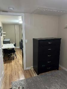 Female furnish room in the basement, Brampton - Photo 5