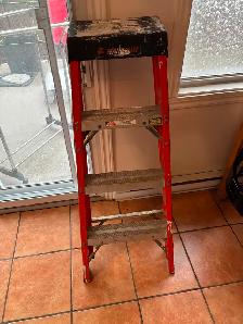 Escabeau 3 marches en fibre de verre de marque FEATHERLITE