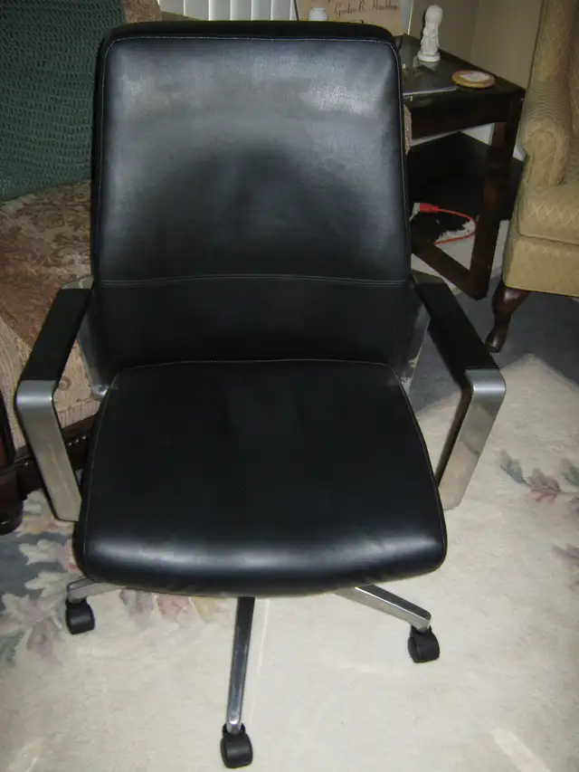 QUALITY OFFICE CHAIR
